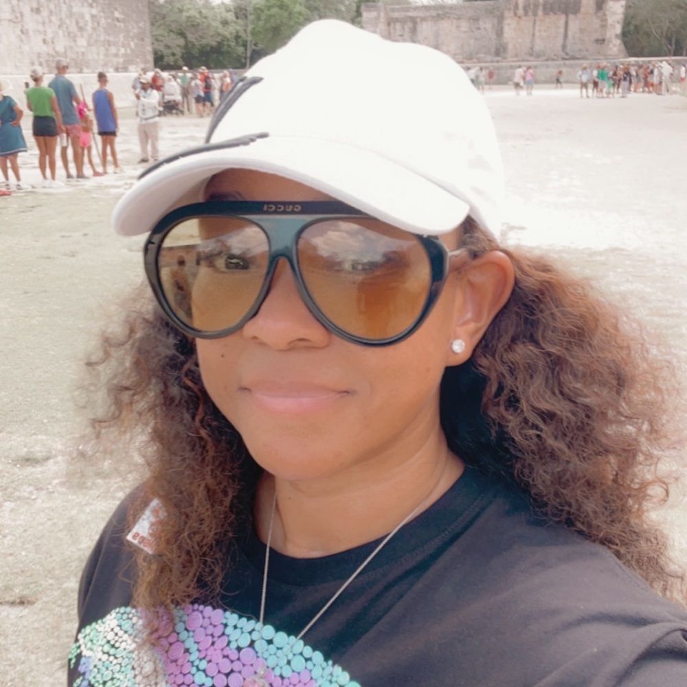 Meet your Posher, Adrienne